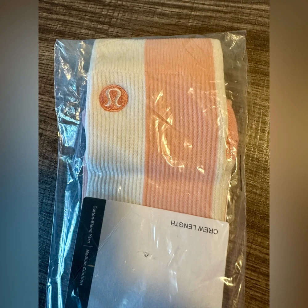Lululemon 1 Pair Women’s Daily Stride Ribbed Crew Socks Size M/L Pink White NWT